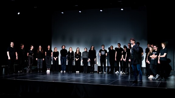 Zdjęcie w trakcie spektaklu teatralnego