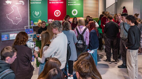 Zdjęcie w trakcie prezentacji oferty edukacyjnej