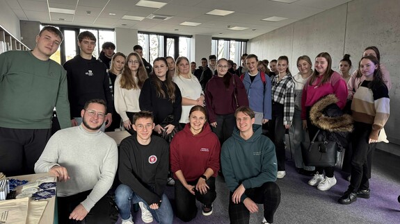 Zdjęcie grupowe studentów